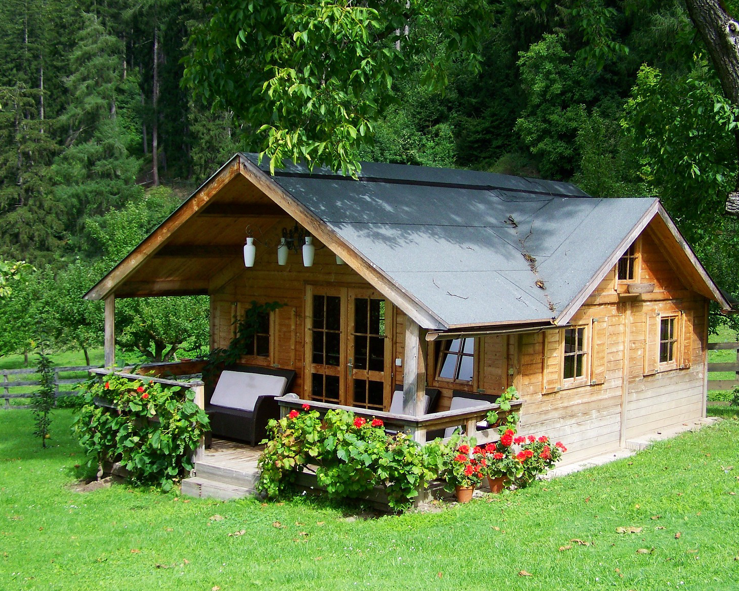 Gemütliches Blockbohlenhaus für den Garten