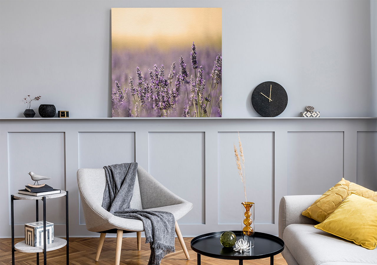 Aquarell-Bild mit Lavendel im Wohnzimmer