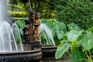 Wasserspiel im Garten