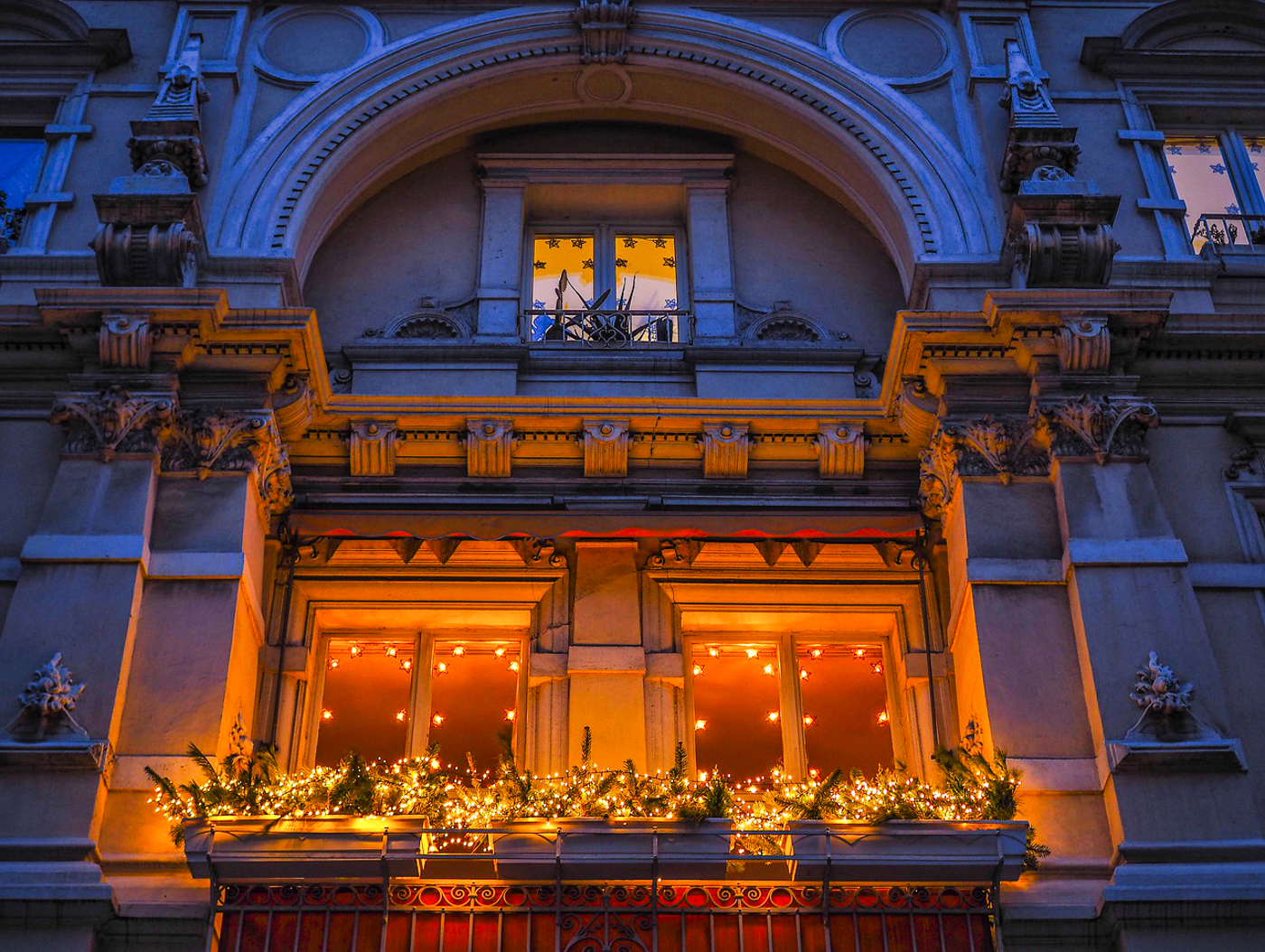 Balkon bei Nacht