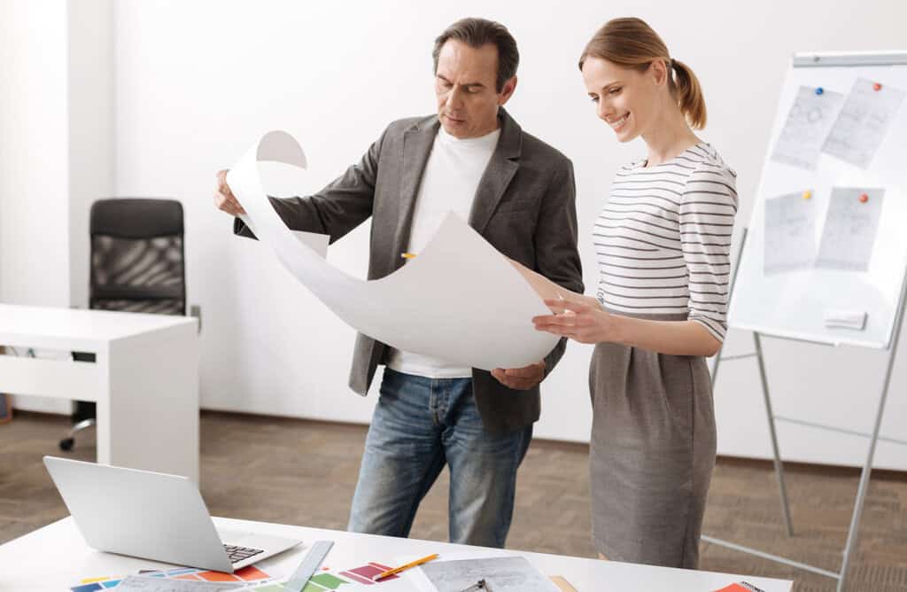 Verformungsgerechtes Architekturaufmaß nach Wohnflächenverordnung und DIN 277 Bauingenieure bei der Arbeit