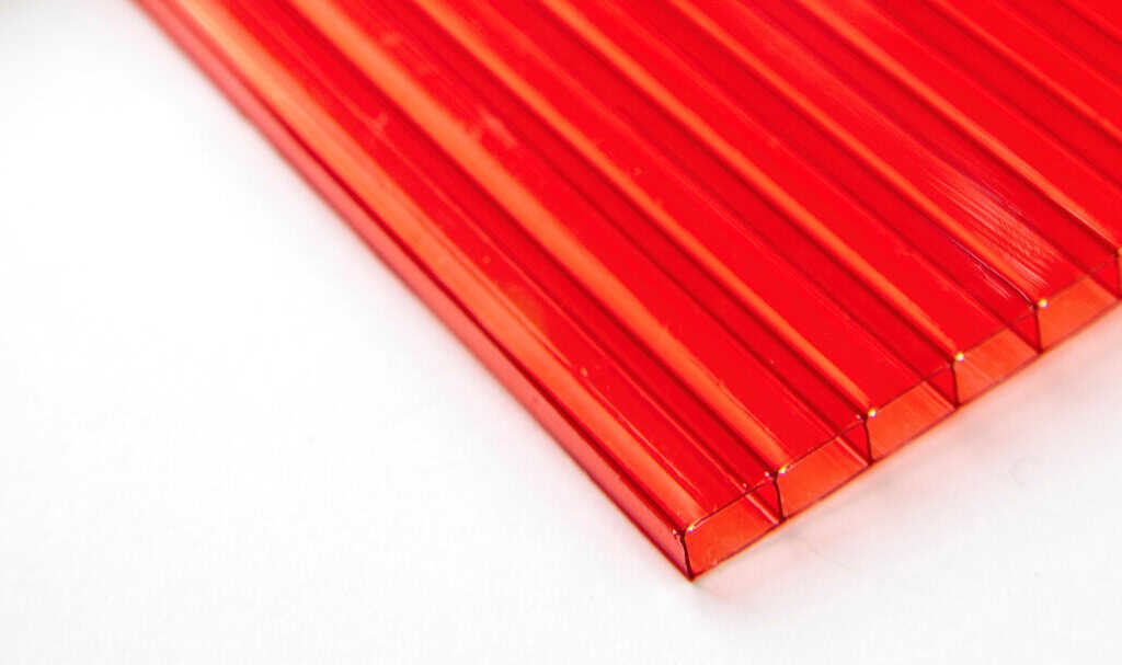 Ein Überblick über Stegplatten Stegplatte in Rot