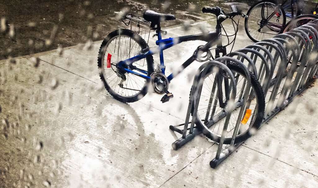 Die Vor- und Nachteile einer eigenen Fahrradgarage Fahrräder im Regen