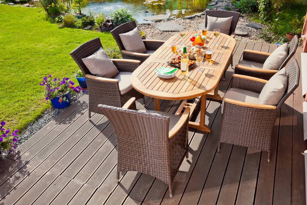 10 Tipps für den perfekten Grillabend mit Freunden Gartenmöbel zum Grillabend