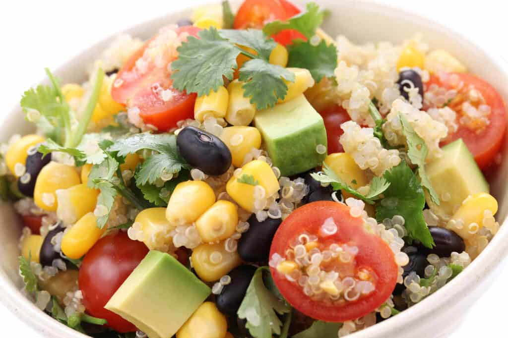 10 Tipps für den perfekten Grillabend mit Freunden Salate als Beilage