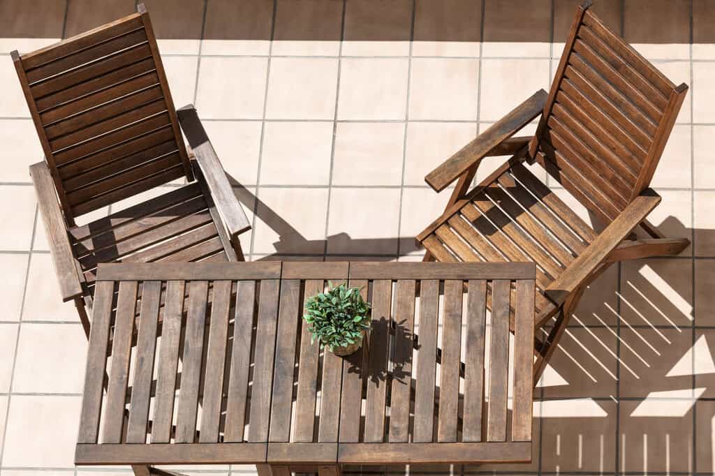 Gartenmöbel für kleine Gärten und Balkone Klappbare Stühle und Tisch