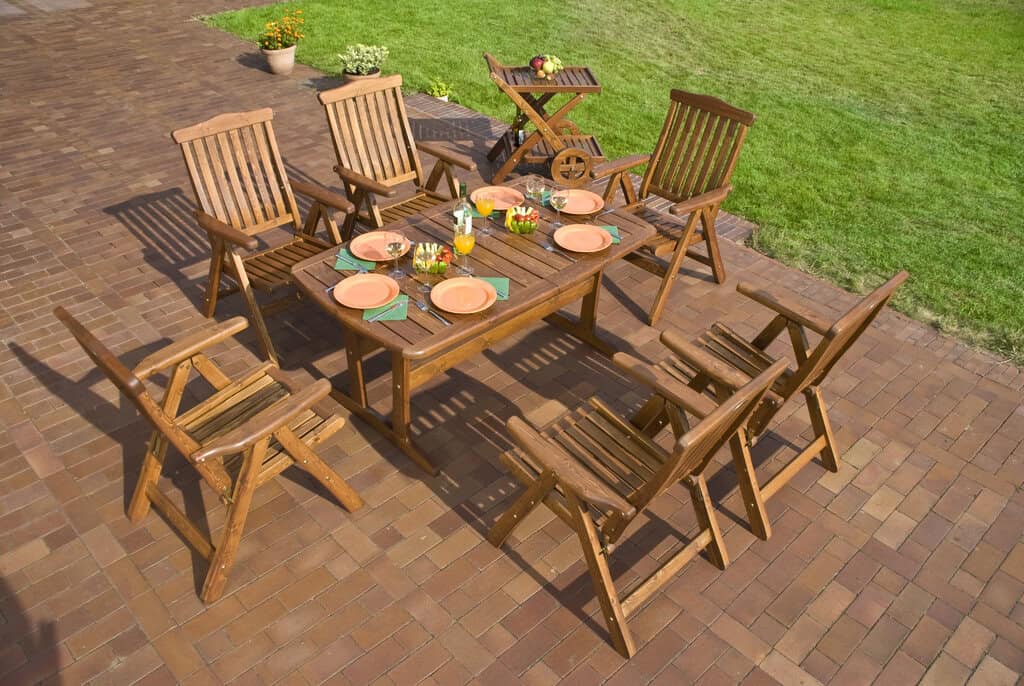 Teakholz ▶ wissenswerte Fakten über die beliebte Holzsorte Gartenmöbel aus Teakholz