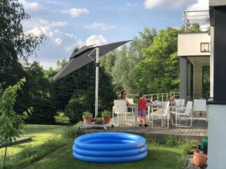 Sonnenschirm im Garten